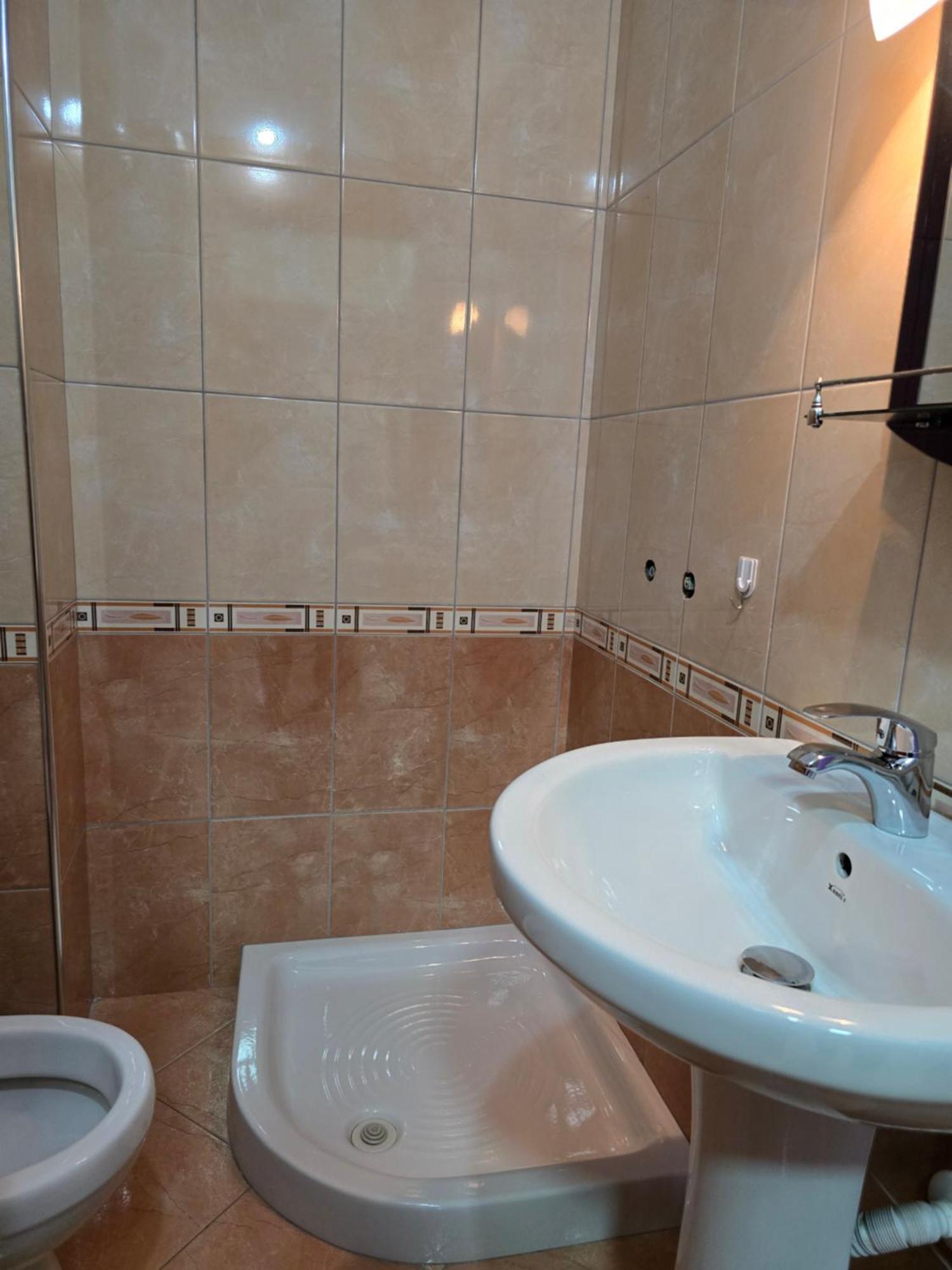 Modern , Quiet , Family Friendly & Fully Furnished Apartment Vlore Luaran gambar
