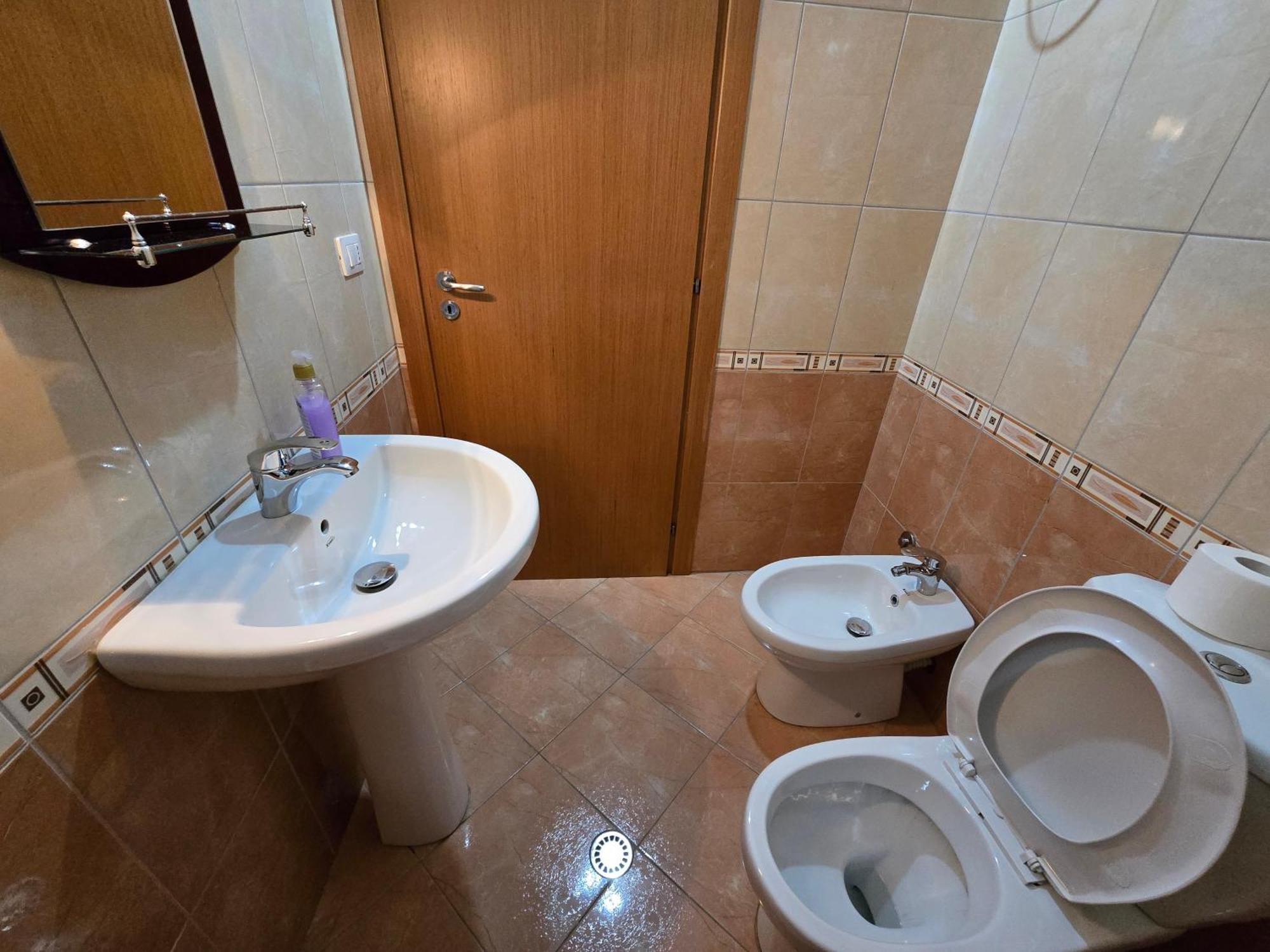 Modern , Quiet , Family Friendly & Fully Furnished Apartment Vlore Luaran gambar
