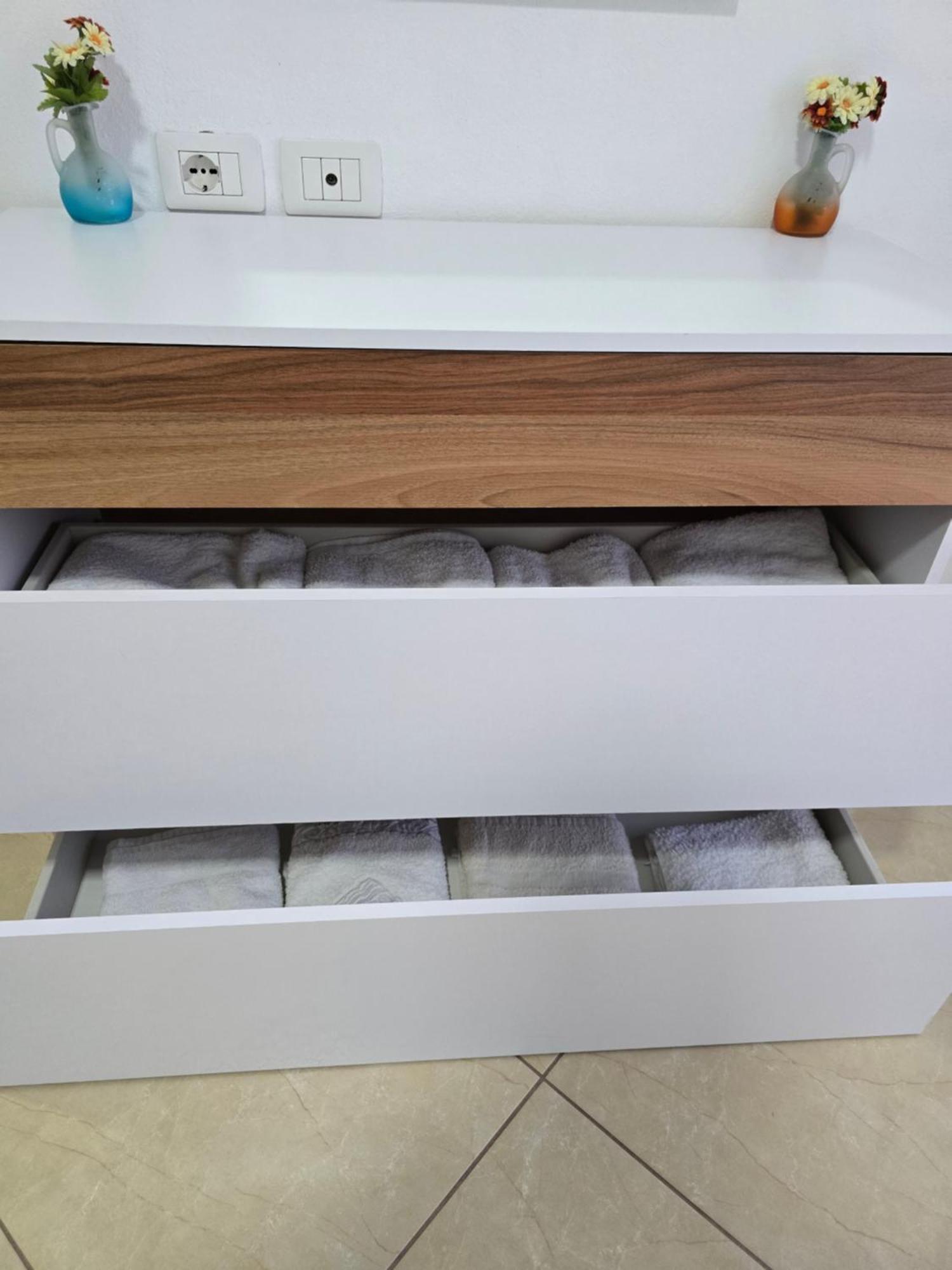 Modern , Quiet , Family Friendly & Fully Furnished Apartment Vlore Luaran gambar