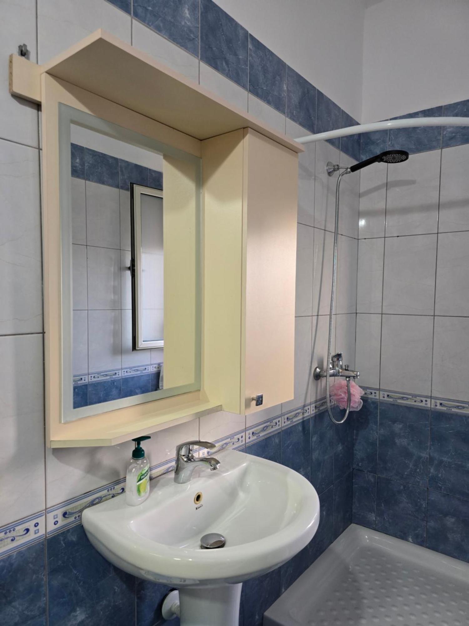 Modern , Quiet , Family Friendly & Fully Furnished Apartment Vlore Luaran gambar