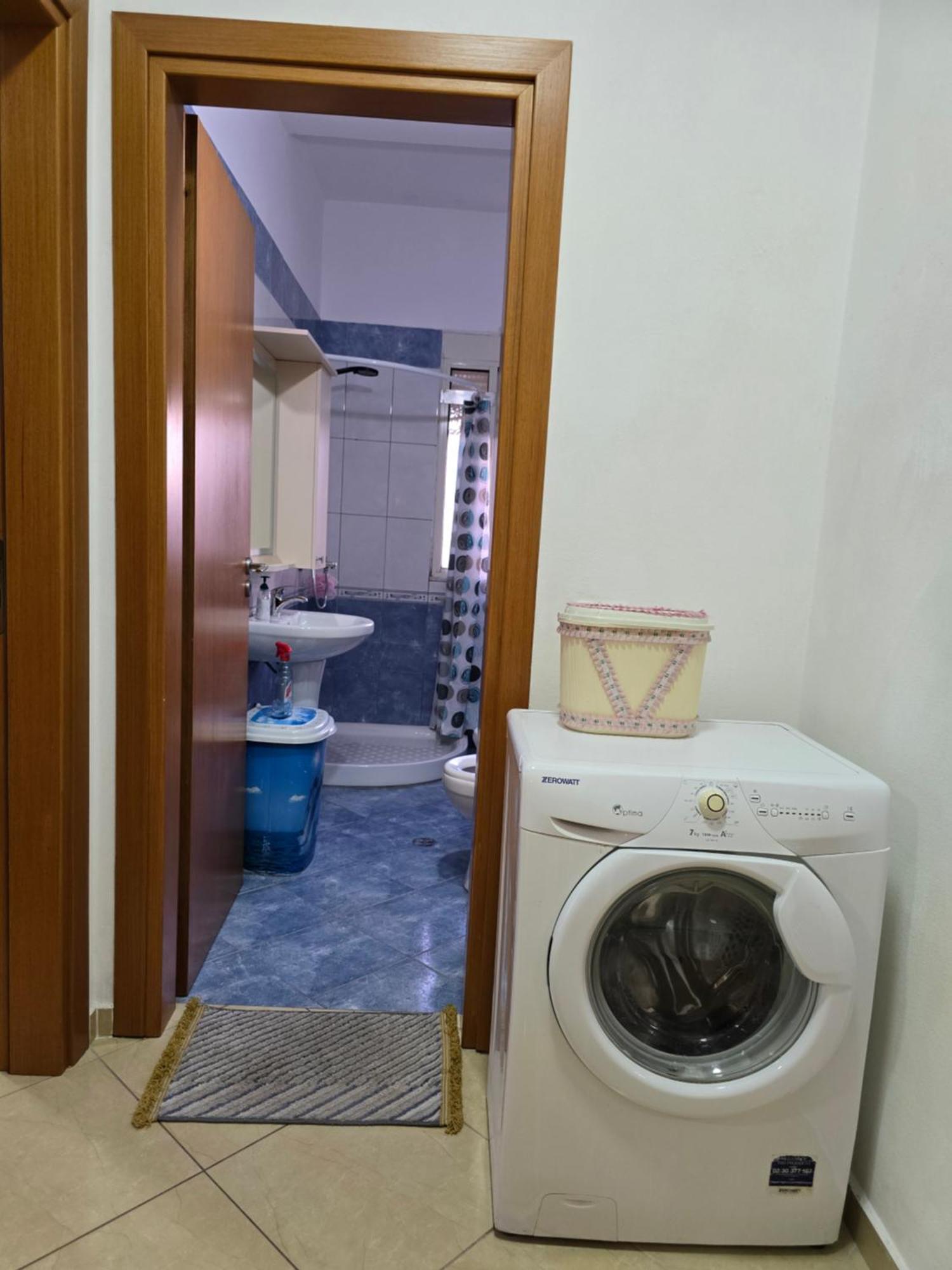 Modern , Quiet , Family Friendly & Fully Furnished Apartment Vlore Luaran gambar